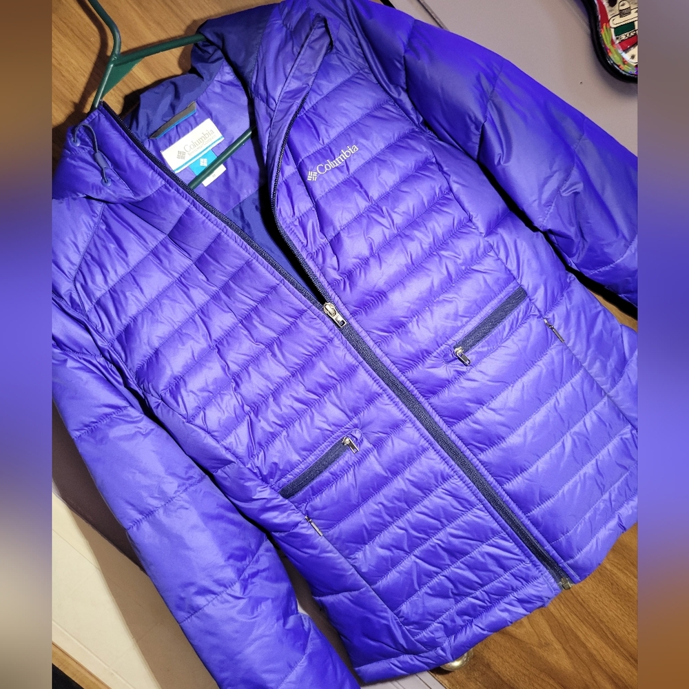 Columbia women size Med Powder Pillow Hybrid Jacket in purple